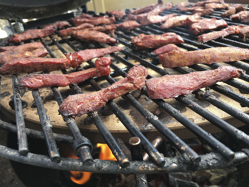  Smoked beef jerky -style moose strips - Charbon de bois 